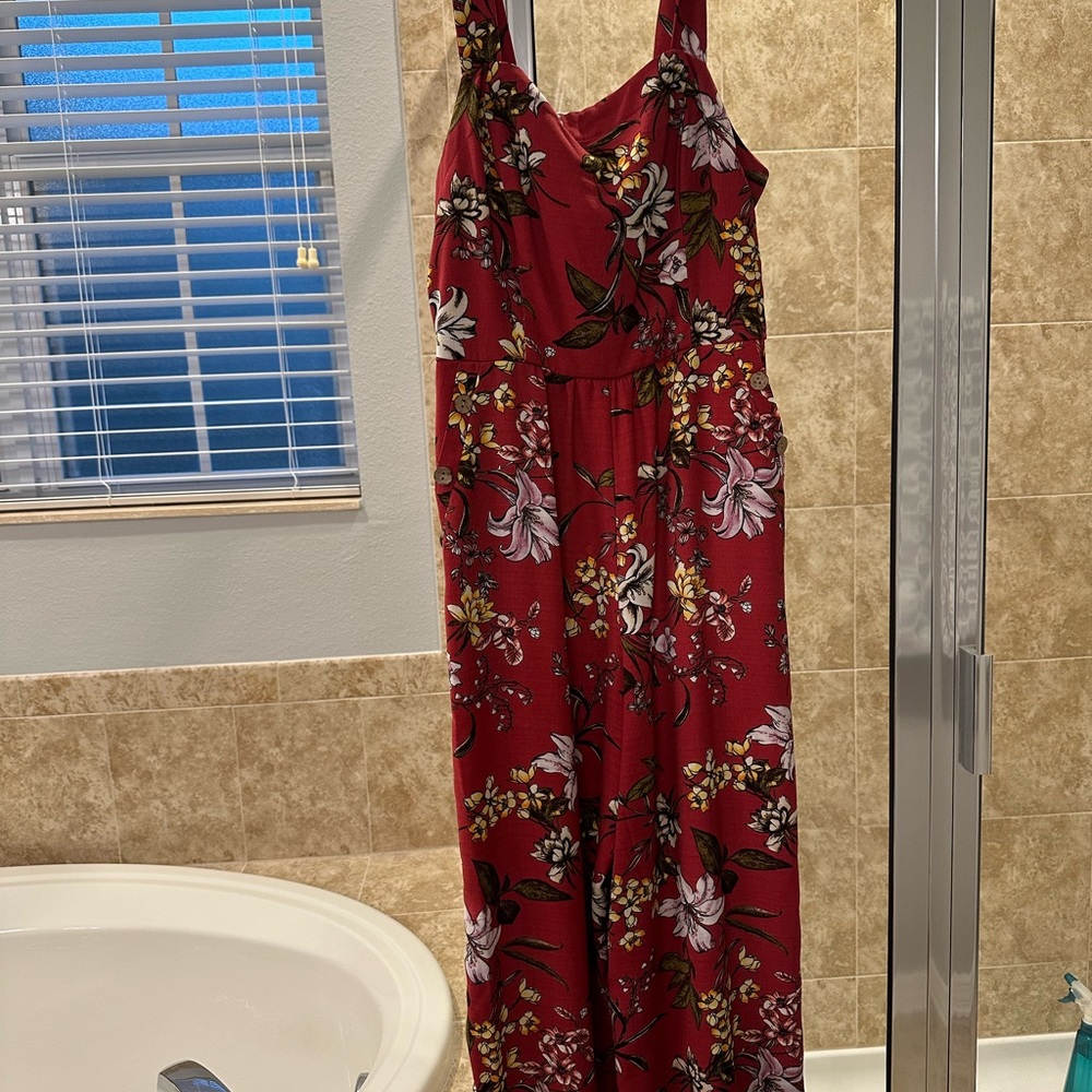 Red floral cropped jumpsuit. Size M - exhileration